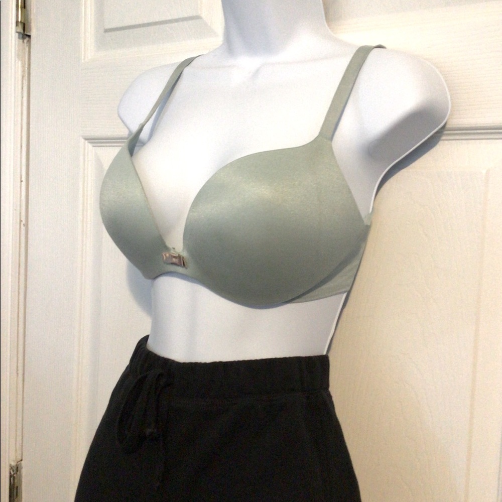 Victoria secret 32DD push up bra